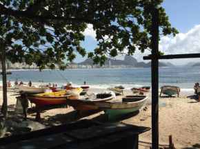 Sala e quarto entre Copacabana e Ipanema ao lado Arpoador